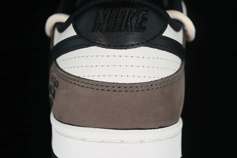 All Categories Nk SB Dunk Series Nk SB Dunk Low Low-top Sneakers Nk Dunk Low Retro "Black" Tricky Doll Time and Space Dust Minimalist Retro Black Brown SB Strap Low-top Casual Sneakers DD1391-100